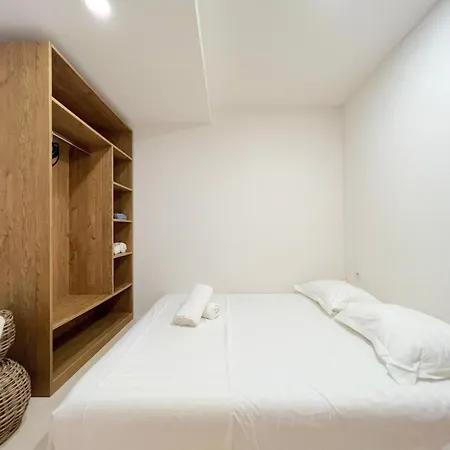 Smart - Cave By The Sea Апартаменты *