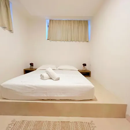 Smart - Cave By The Sea Апартаменты *
